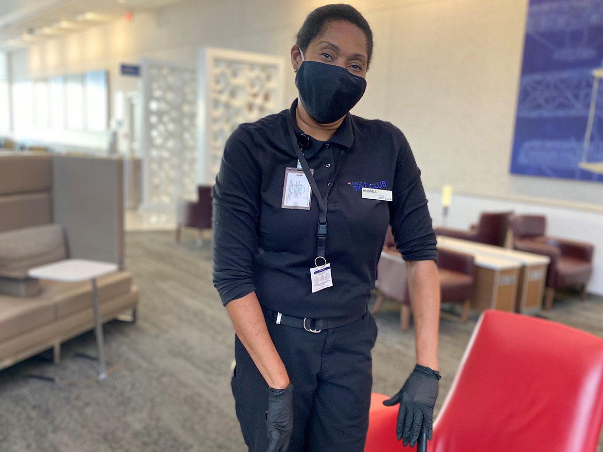 Airlounge employee