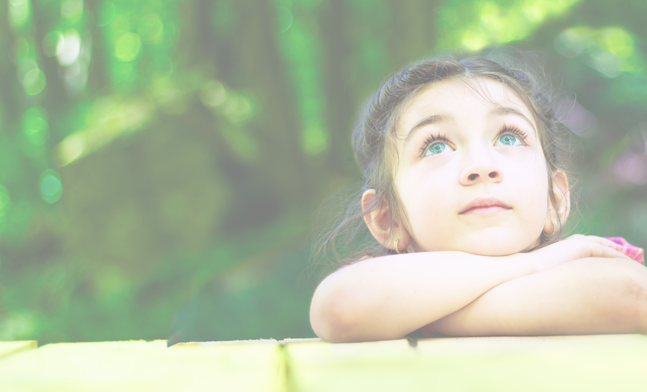 portrait d'une belle petite fille